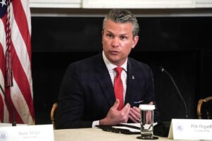 Secretario de Guerra de Estados Unidos respalda al almirante a cargo del polémico ataque contra embarcación en el Caribe – AlbertoNews