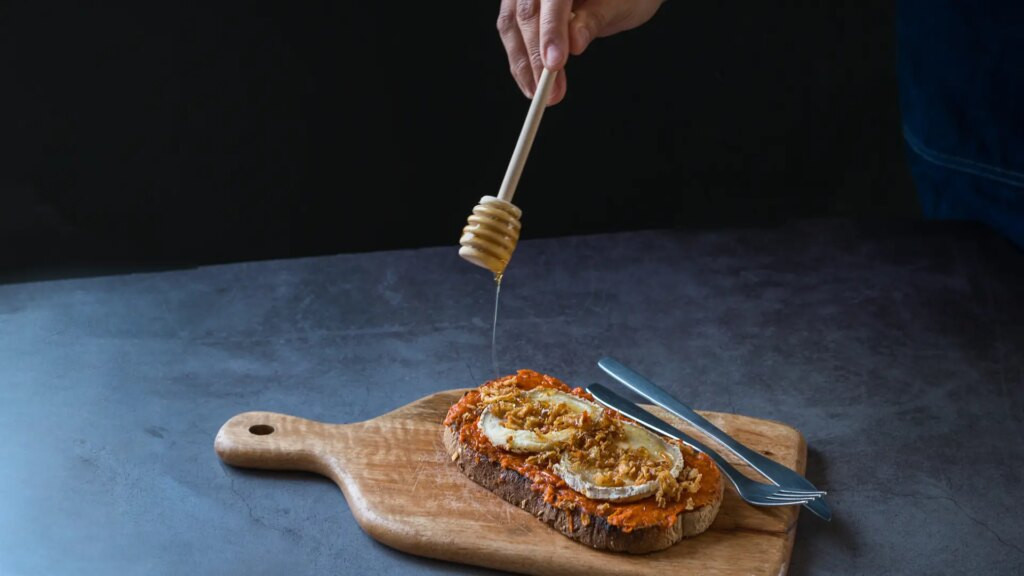 Sobrasada vegetal de boniato con tomates secos, una idea barata de aperitivo que se hace en 10 minutos y no falla
