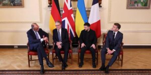Starmer, Macron y Merz se reúnen con Zelenski en Londres en mitad de las tensiones con EE.UU. por su plan de paz