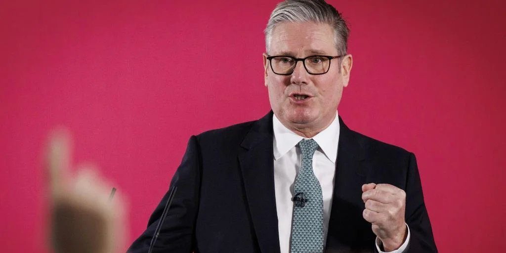Starmer defiende el presupuesto entre peticiones de dimisión por inflar el «agujero negro» en las finanzas públicas