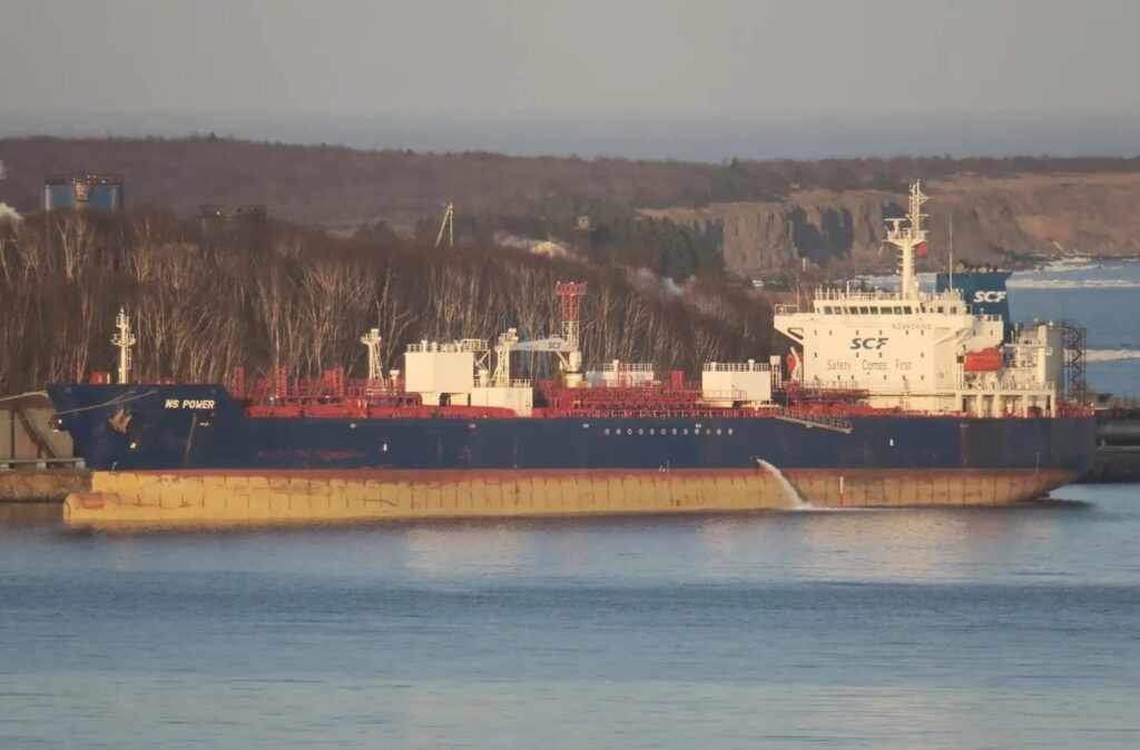 Tanquero ruso cargado de nafta arribó al puerto de Amuay pese a la vigilancia de EEUU