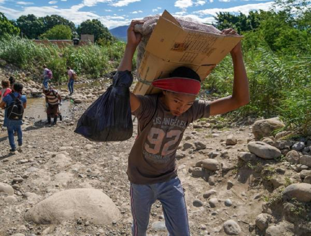 Tensiones regionales aumentaron cruces terrestres de venezolanos hacia Colombia