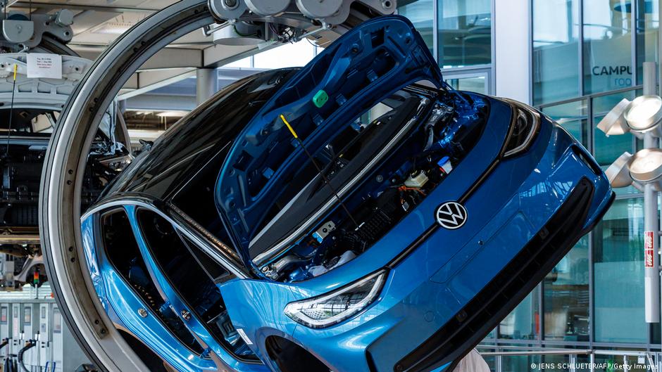Titanes de la industria alemana se suman a la era de la IA – DW – 01/12/2025