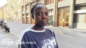 Todos los migrantes tienen que pagarles a los traficantes de personas, pero de las mujeres se espera que también paguen con sexo