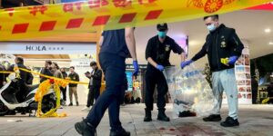 Tres muertos y nueve heridos en un ataque con cuchillo y bombas de humo en dos estaciones de metro de Taipéi