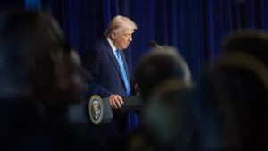 Trump anuncia que retira a la Guardia Nacional de Chicago, Los Ángeles y Portland | elperiodico.com