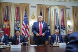 Trump endurece su discurso sobre despliegue en el Caribe