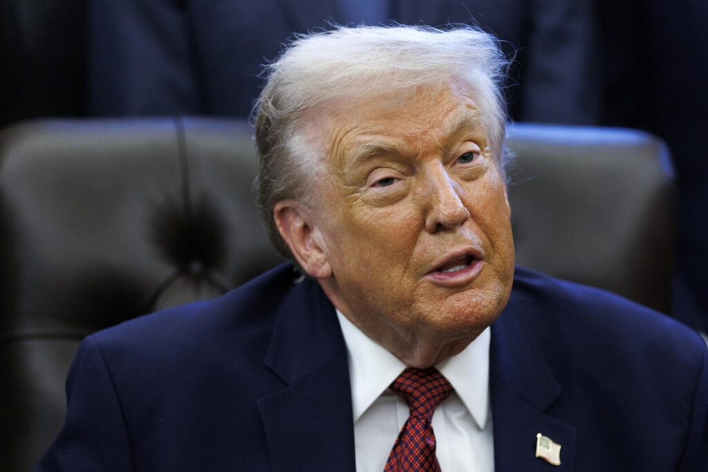 Trump se reunió con familia de soldado herido en ataque cerca de la Casa Blanca - AlbertoNews