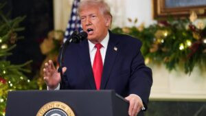 Trump trata de desviar la presión por el descontento ciudadano por la economía con acusaciones a Biden y la inmigración | elperiodico.com