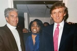 Trump viajó más veces con Epstein de lo que se sabe, según investigación