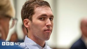 Tyler Robinson: el joven acusado de asesinar al activista conservador Charlie Kirk comparece por primera vez en persona ante el tribunal