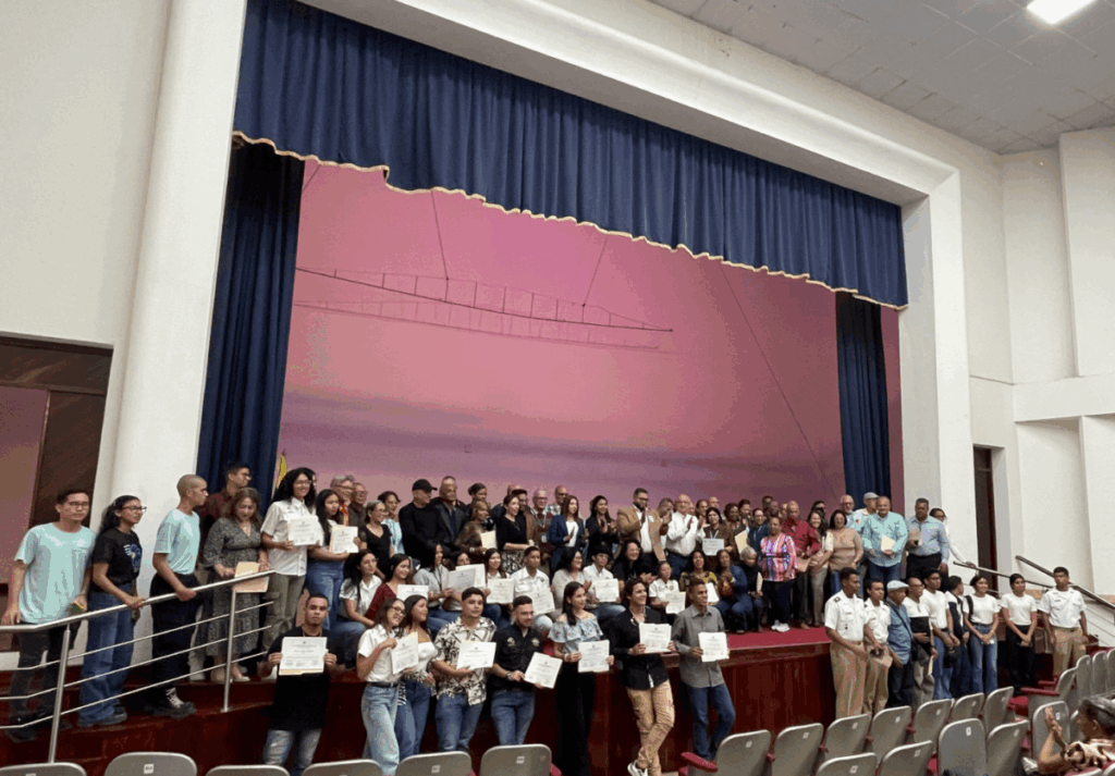 UMC rinde homenaje a sus 280 profesores en acto de reconocimiento