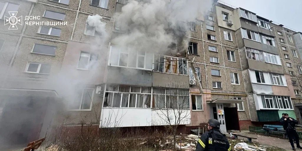 Ucrania ataca importantes refinerías de petróleo y gas de Rusia mientras el Kremlin conquista posiciones en Donetsk