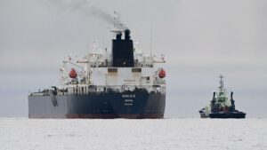 Un buque «fantasma» ruso encalla ante la costa de Bulgaria tras sufrir un ataque ucraniano | elperiodico.com