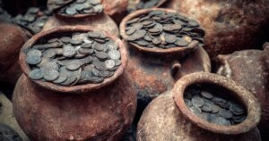 Un equipo investigador analiza a quién pertenecían los 600 quilos de monedas del mayor tesoro monetario romano hallado en España