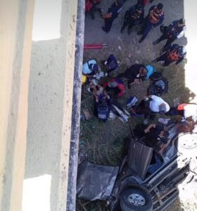Un muerto y dos heridos tras caída de vehículo desde puente en la ARC