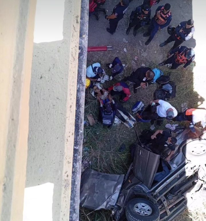 Un muerto y dos heridos tras caída de vehículo desde puente en la ARC