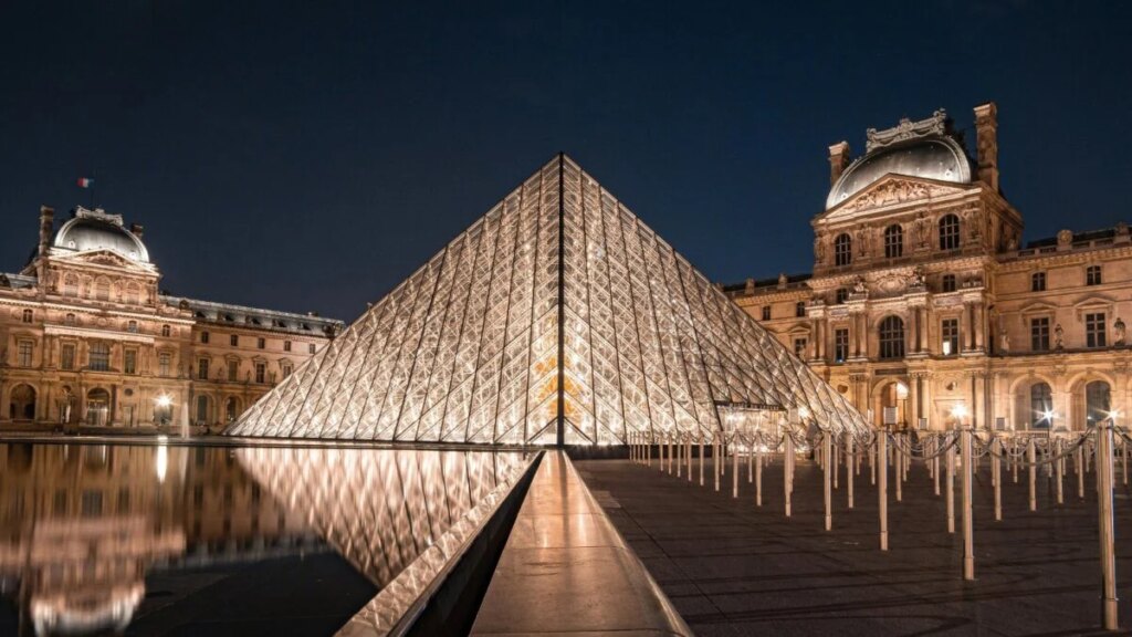 Un nuevo golpe silencioso sacude los cimientos del Louvre