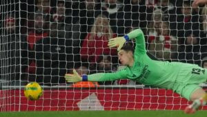 Un penalti parado por Kepa mete al Arsenal en semis de la Copa de la Liga