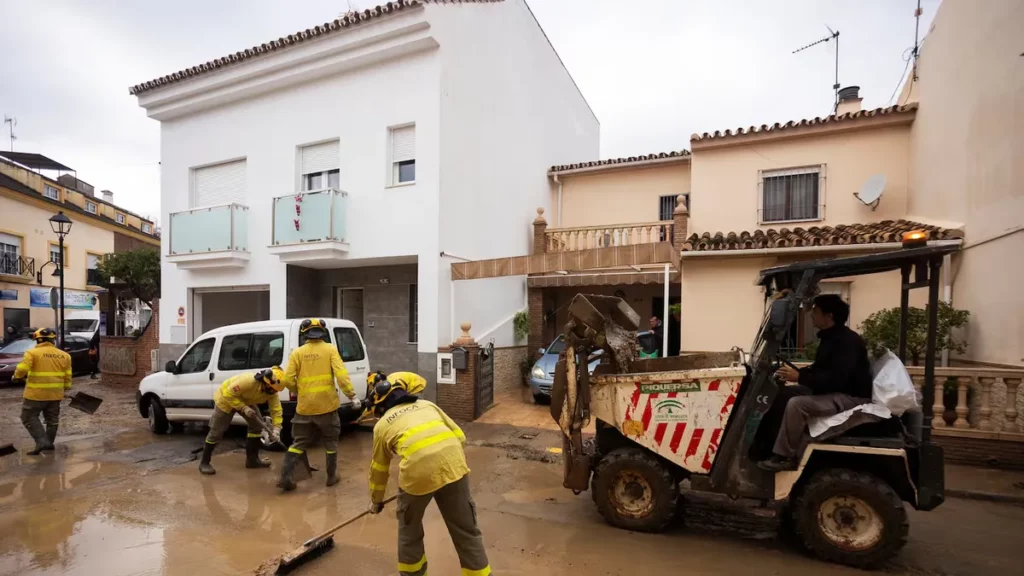 Un temporal deja un muerto y desaparecidos en el sureste de España y activa alertas extremas