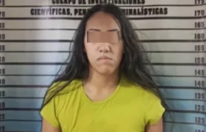 Una mujer intentó asfixiar a su bebé con un cordón de zapatos