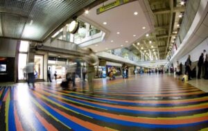 Venezolanos buscan rutas alternativas para llegar a Madrid tras suspensión de vuelos