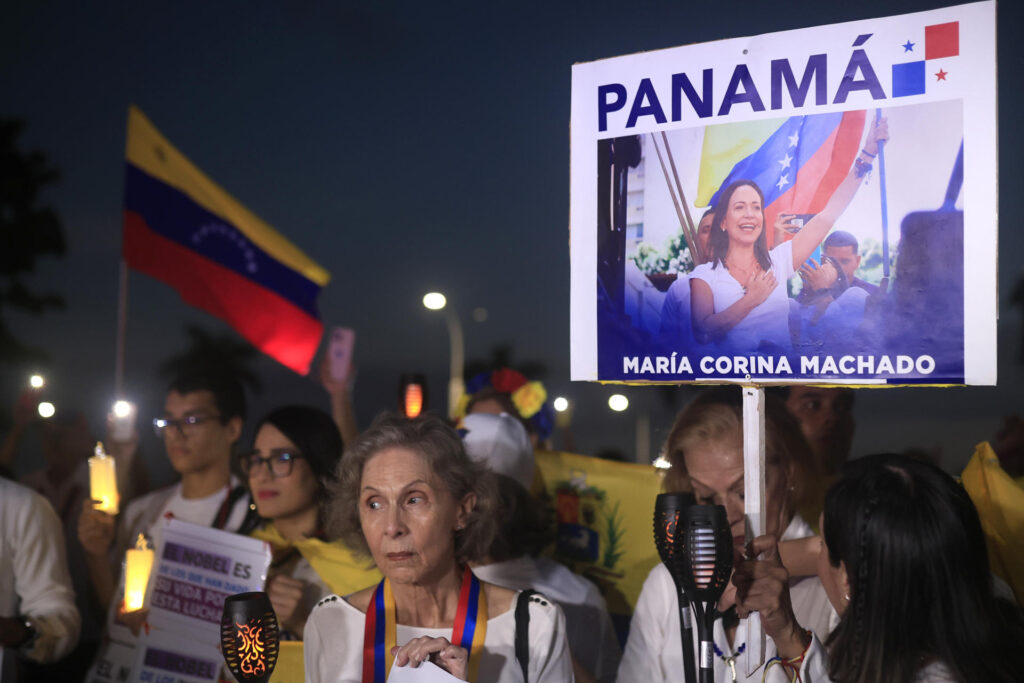 Venezolanos en Panamá marchan por la paz y la libertad en apoyo de María Corina Machado - AlbertoNews
