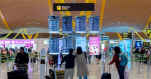 Venezolanos varados en Madrid indecisos si quedarse a vivir en el aeropuerto porque es más barato que Caracas – El Chigüire Bipolar