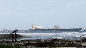 Venezuela anuncia zarpe de buque Chevron con crudo a EE.UU. – DW – 22/12/2025
