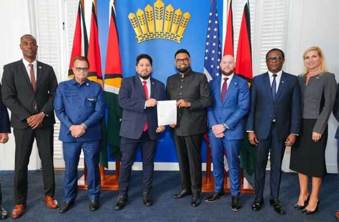 Venezuela denuncia servilismo de Guyana tras pacto militar con EEUU