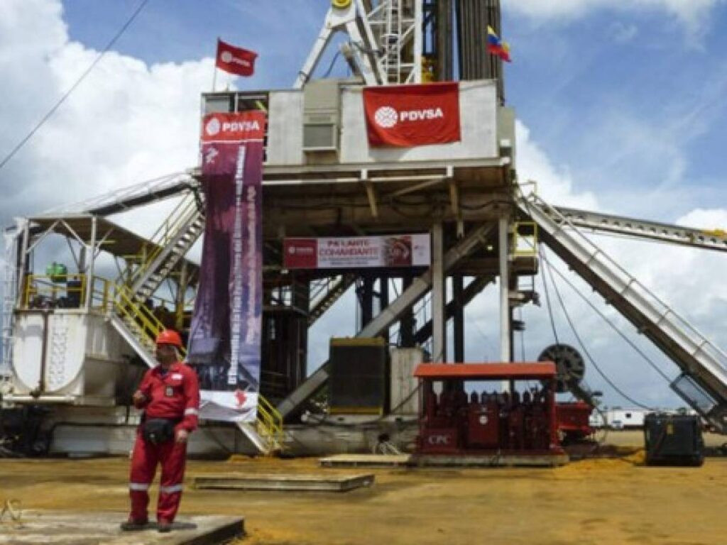 Venezuela en peligro de paralizar producción petrolera por bloqueo de EEUU a buques, según Bloomberg