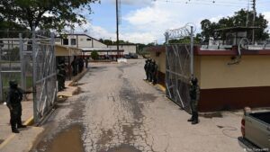 Venezuela excarcela al menos 60 prisioneros políticos – DW – 26/12/2025