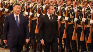 Xi Jinping recibe a Macron en Pekín en visita de Estado – DW – 04/12/2025