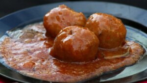albóndigas en salsa de almendras por menos de 3 euros