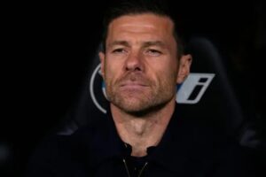 el futuro de Xabi Alonso en el Real Madrid pende de un hilo