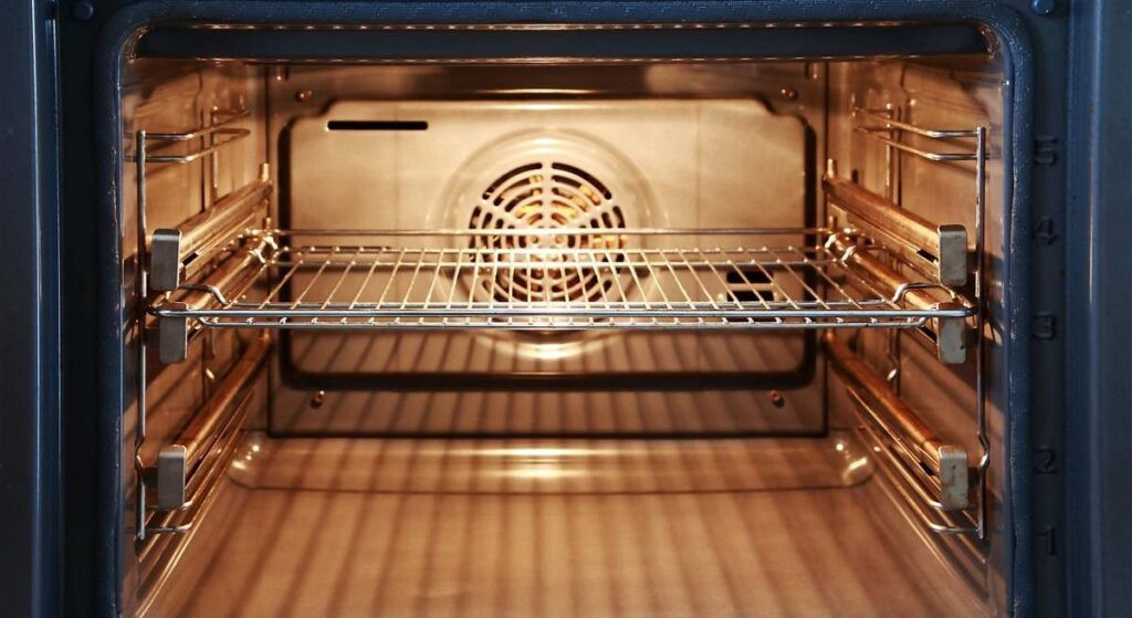 el mejor producto para limpiar el horno en pocos minutos lo tienes en la despensa