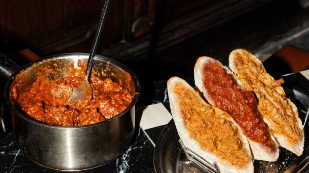 el puesto de un mercado que homenajea a su manera las recetas de toda la vida