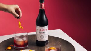 el vermú rojo con el que brindarás estas Navidades