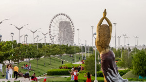 la rueda panorámica que transforma el Gran Malecón en un mirador urbano sobre el Magdalena en Barranquilla