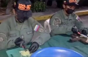 mientras Maduro habla de guerra, comandantes de la Fanb se ponen a hacer hallacas (VIDEO)