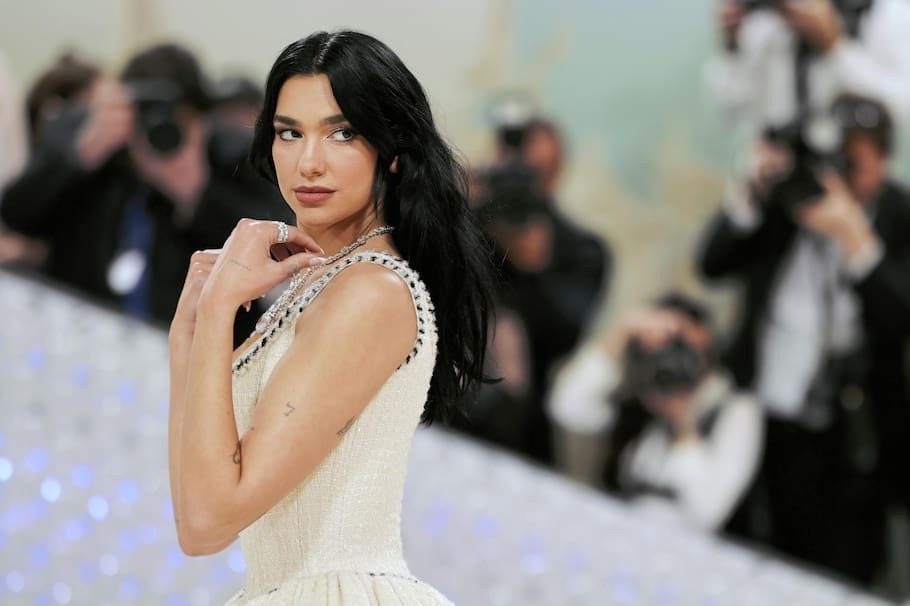 ¡Ay, caramba! Dua Lipa sorprendió a todos con sexy microbikini en playa paradisiaca (FOTOS)