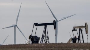 ¿Quién controla el futuro del petróleo? – DW – 05/12/2025