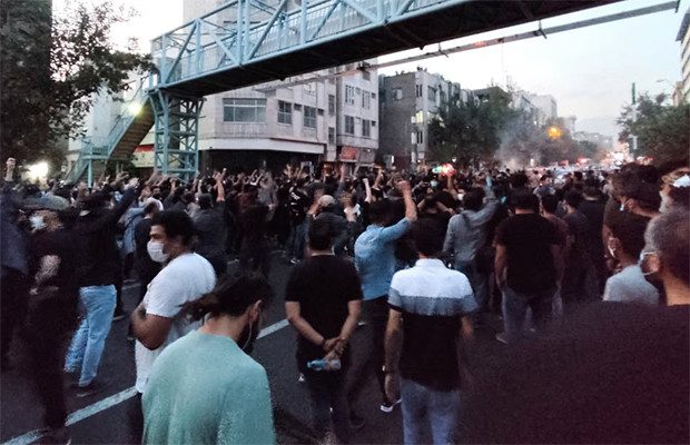 Irán vive las mayores protestas desde 2022 entre gritos contra los gobernantes y represión