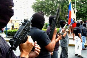EEUU alerta que milicias armadas buscan a estadounidenses en Venezuela