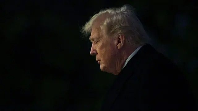 Trump busca que cualquier acción militar en Irán sea "rápida y decisiva", según NBC