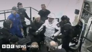 4 astronautas amerizan en la Tierra tras ser evacuados de la Estación Espacial Internacional debido a un «grave» problema médico
