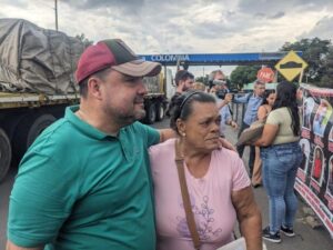A la espera que confirmen la excarcelación de sus familiares