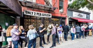 A los pocos días de la llegada de Maduro a Brooklyn empiezan a haber colas por aceite en la ciudad – El Chigüire Bipolar