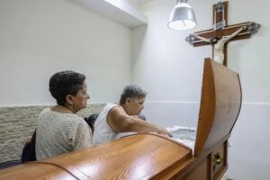 AFP | «No aguantó el dolor»: familiares lloran a una mujer de 78 años muerta en ataques de EEUU a Venezuela – AlbertoNews