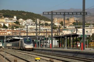 Adif levanta el límite de velocidad en un tramo de la línea Madrid-Barcelona y la deja en cuatro a 230 km | europapress.es